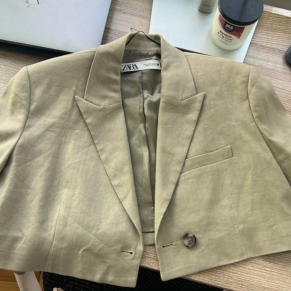 Oversized cropped jacket in size medium from Zara in the color beige